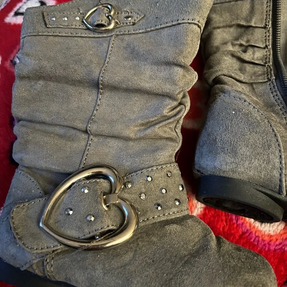 Boots size 6